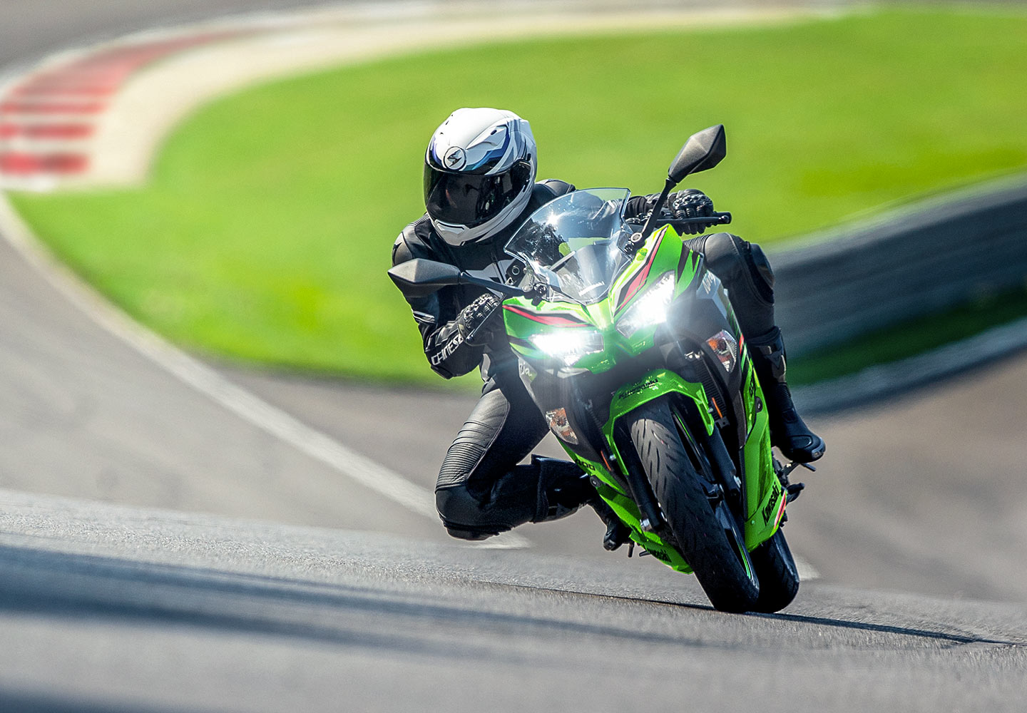 Kawasaki Ninja 400 | Sport Motorcycle | Smooth & Powerful