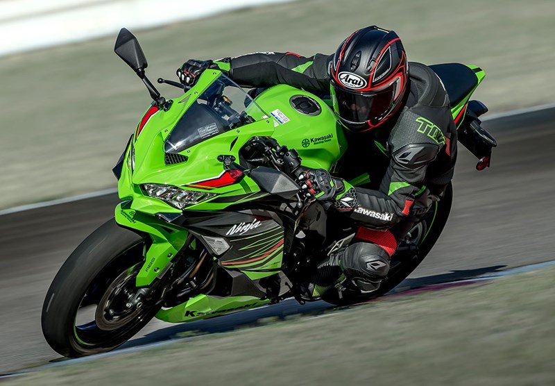 CHÂSSIS SUPERSPORT AGILE ET ULTRA COMPACT