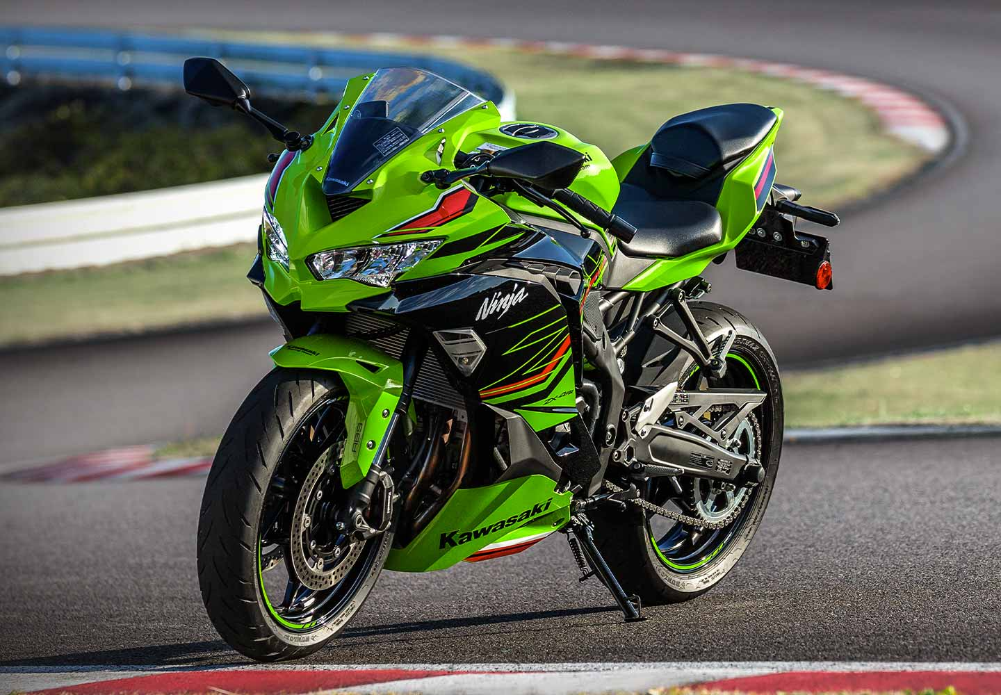 Kawasaki Ninja ZX-4R | Supersport Motorcycle | Game-changing 400cc 