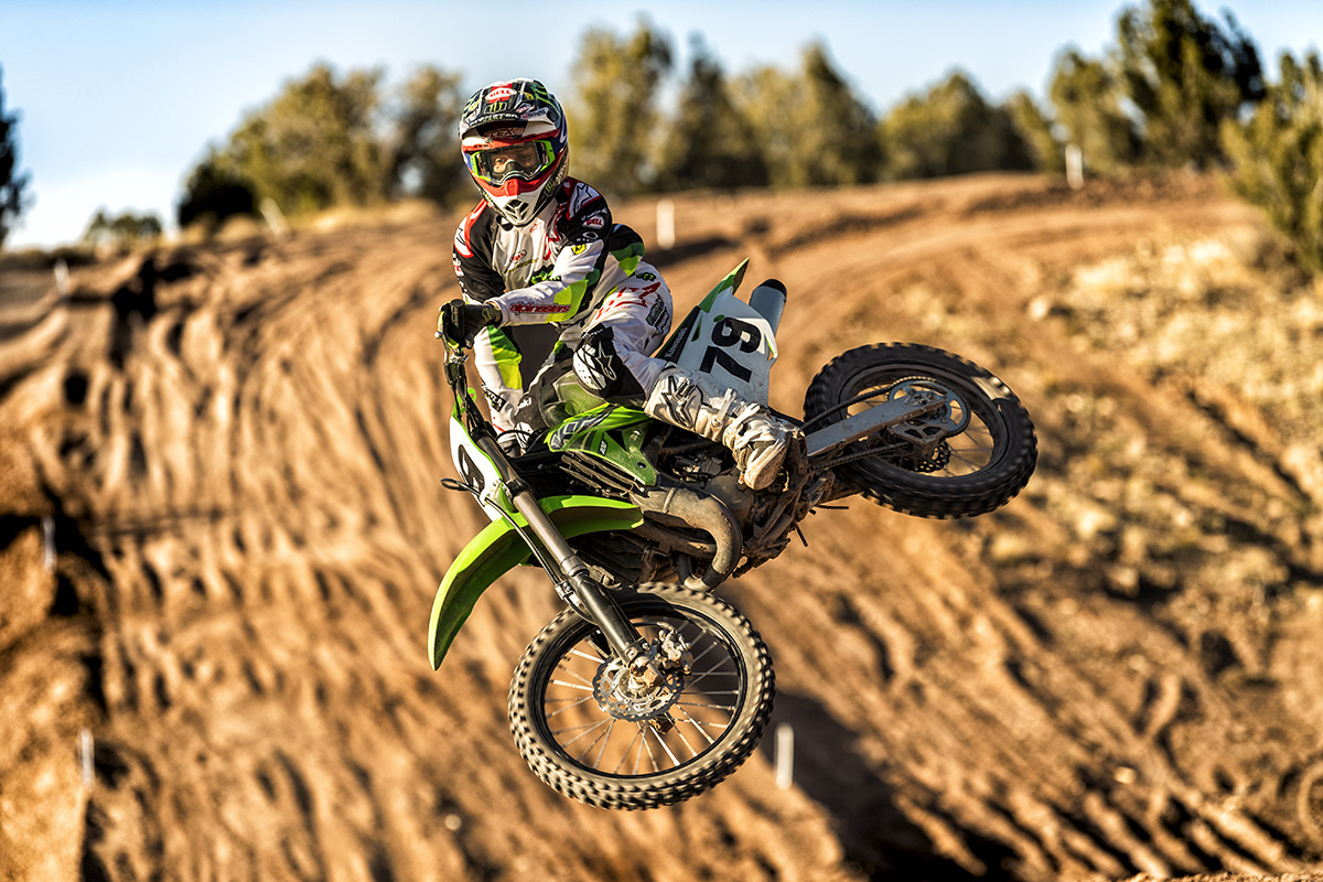 2021 KX100 Motorcycle | Canadian Kawasaki Motors Inc.