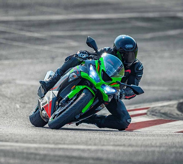 Image of 2021 NINJA ZX-6R KRT EDITION in action