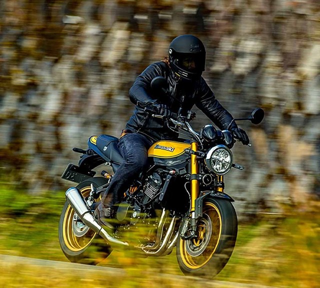 Image of 2022 Z900RS SE in action