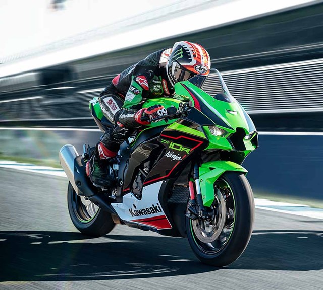 Image of 2022 NINJA ZX-10R KRT EDITION in action