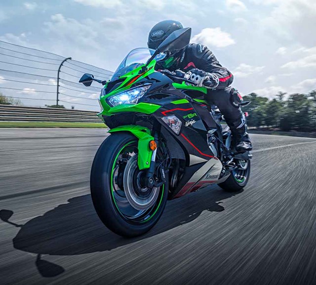 Image of 2022 NINJA ZX-6R KRT EDITION in action