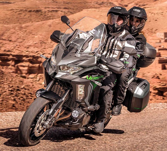 Image of 2022 VERSYS 1000 LT SE in action