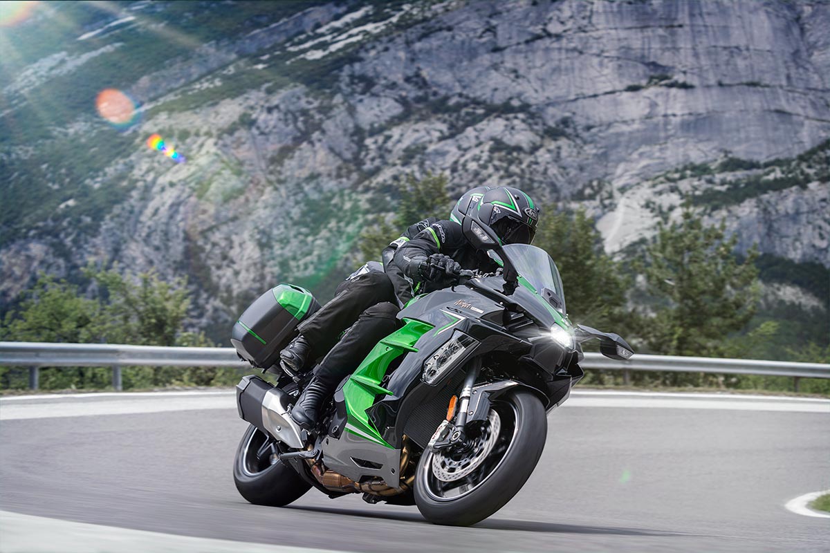 Kawasaki Ninja H2 SX (18-23)
プーチスクリーン黒 2023 Kawasaki Ninja H2 SX SE [Specs, Features, Photos]