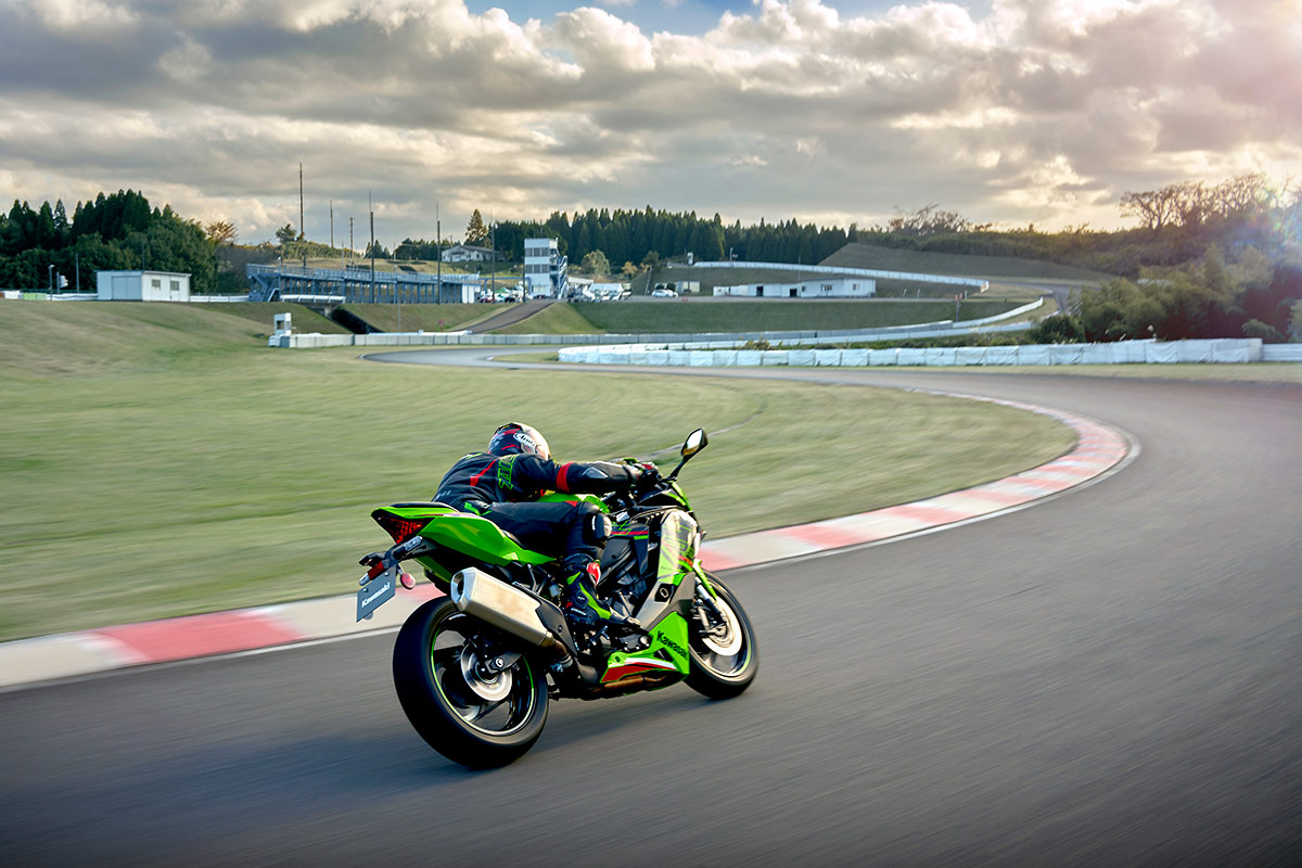 RRR♡ 2023 NINJA ZX-4RR Motorcycle | Canadian Kawasaki Motors Inc.
