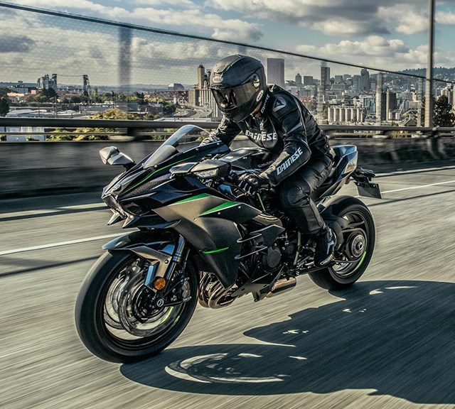 Image of 2025 NINJA H2 CARBON in action