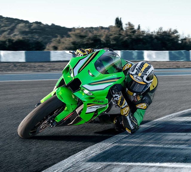 Image of 2025 NINJA ZX-10R KRT EDITION in action