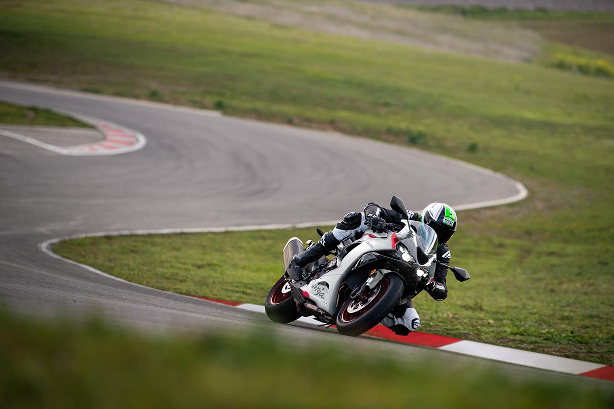 2025 NINJA ZX-6R Motorcycle | Canadian Kawasaki Motors Inc.