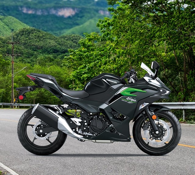 Image of 2025 NINJA 500 in action