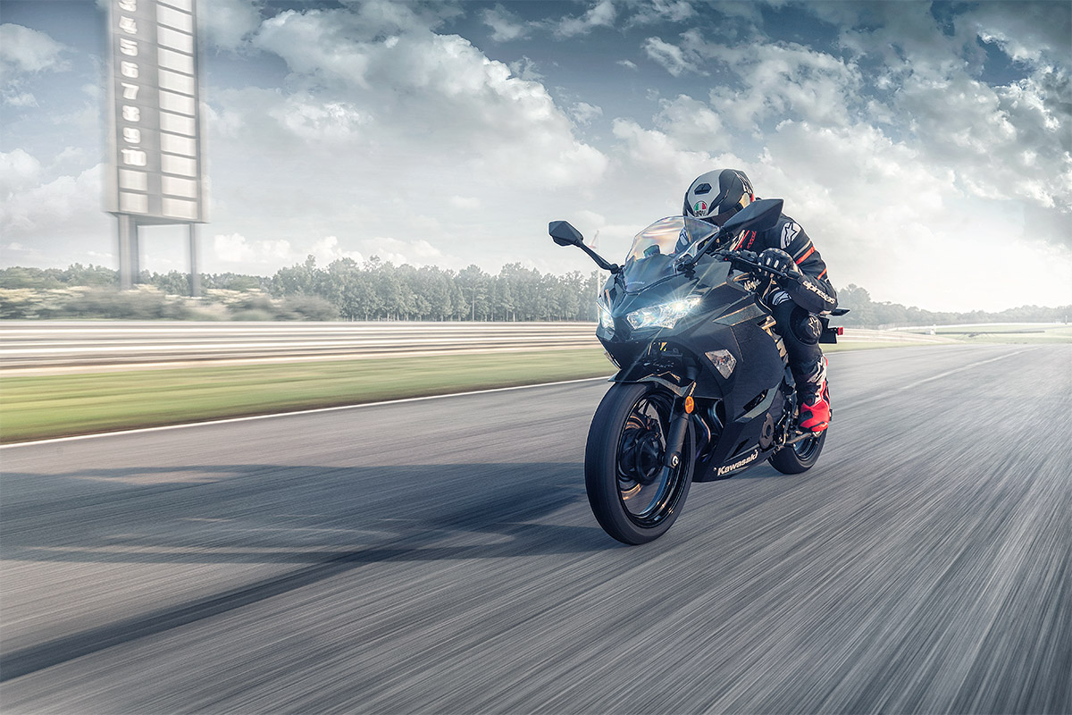 2019 NINJA 400 ABS Motorcycle | Canadian Kawasaki Motors Inc.