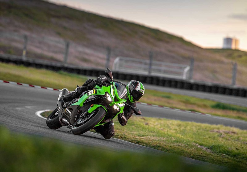 PERFORMANCE OPTIMISED FOR STREET-RIDING EXHILARATION