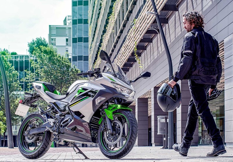 KAWASAKI NINJA MOTORCYCLE DESIGN