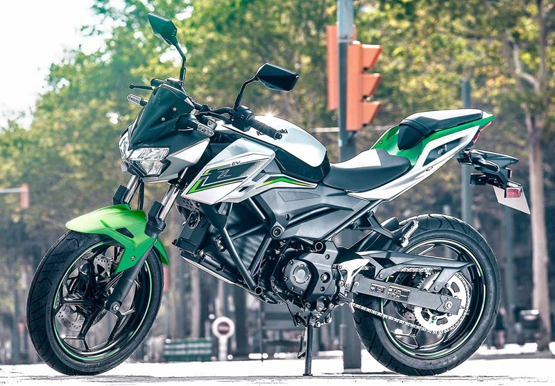 KAWASAKI Z MOTORCYCLE DESIGN