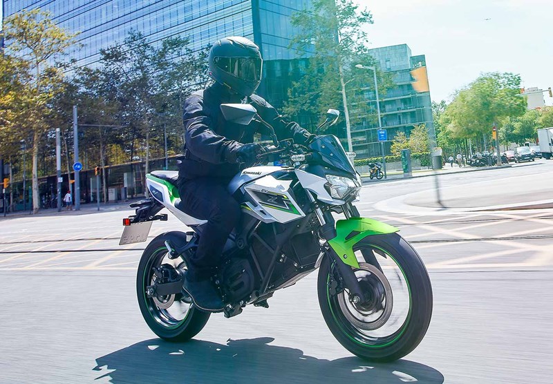 DUAL REMOVABLE BATTERIES