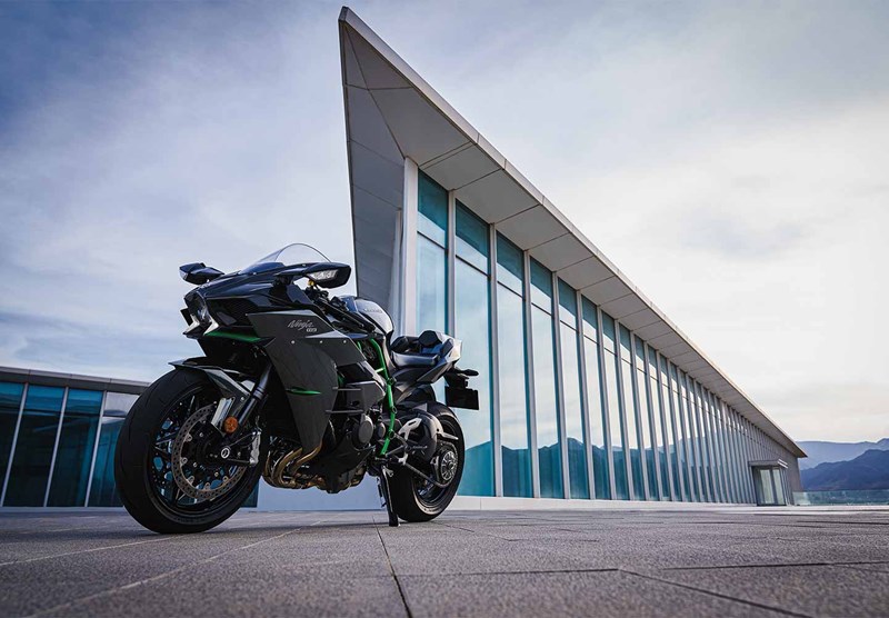 HIGH-SPEED STABILITY & LIGHT HANDLING