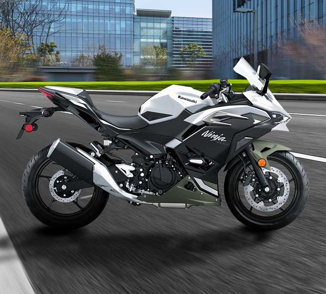 Image of 2026 NINJA 500 SE in action