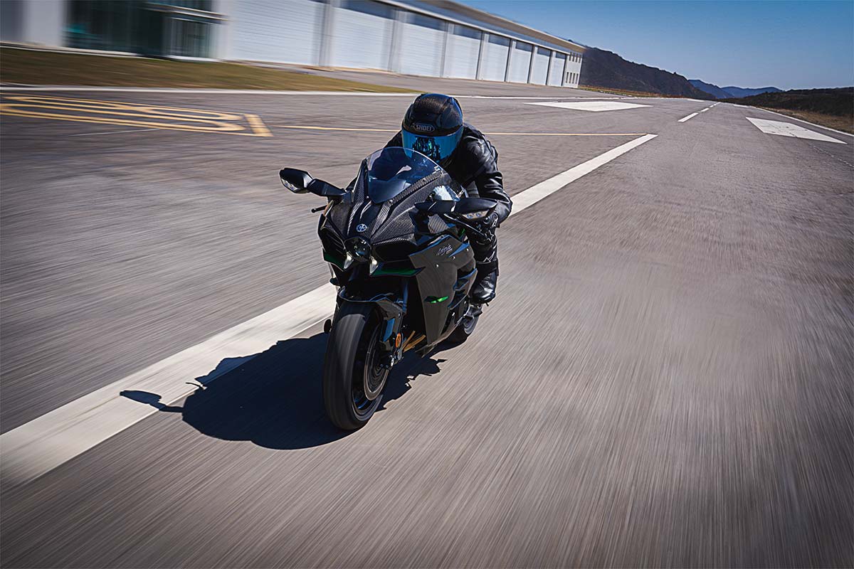 2027 NINJA H2 CARBON