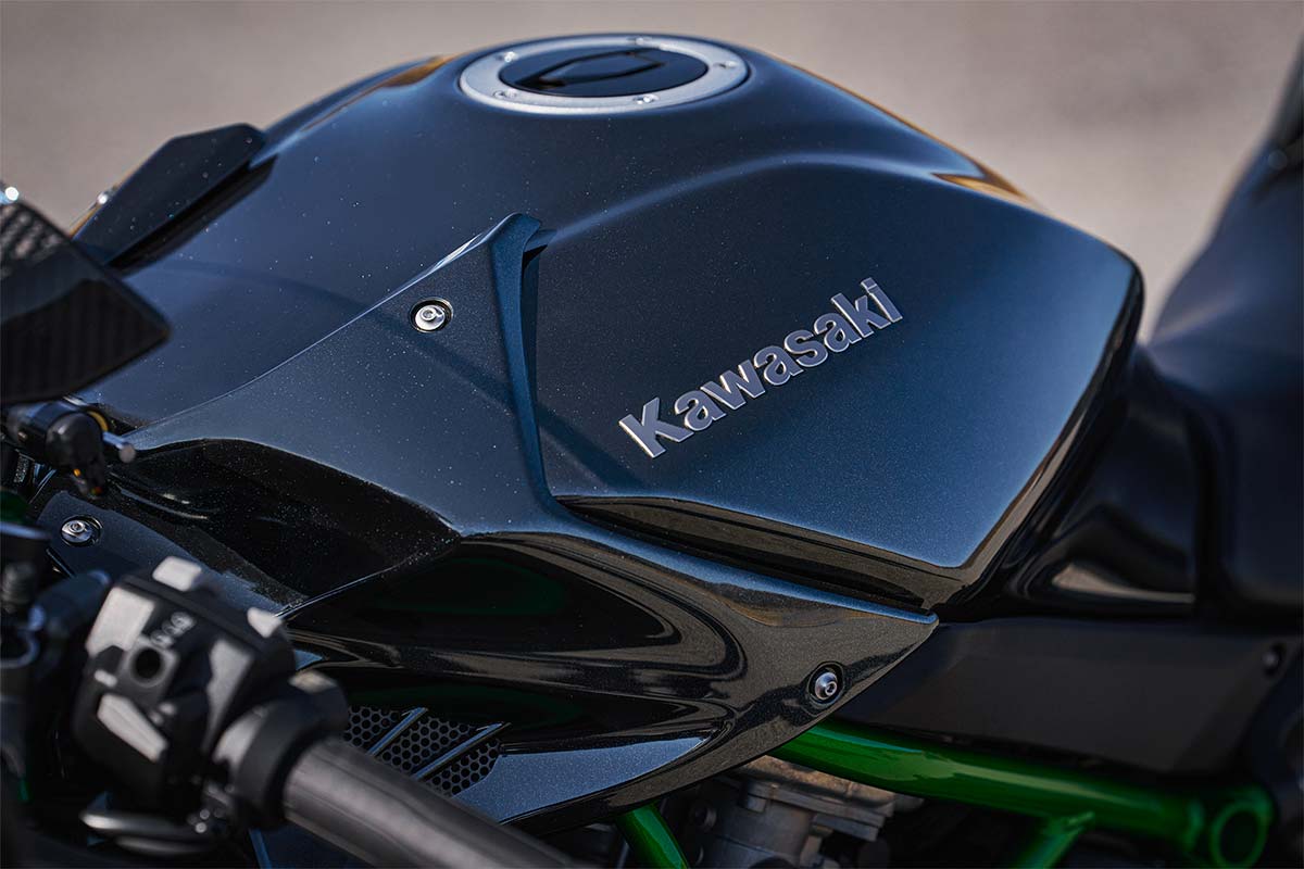2027 NINJA H2 CARBON