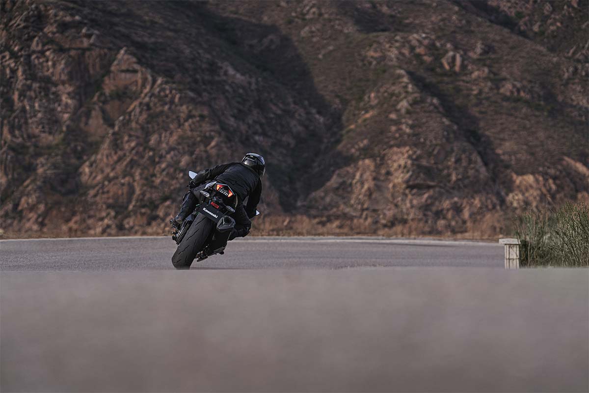 2027 NINJA H2 CARBON