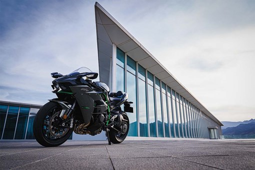 2027 NINJA H2 CARBON