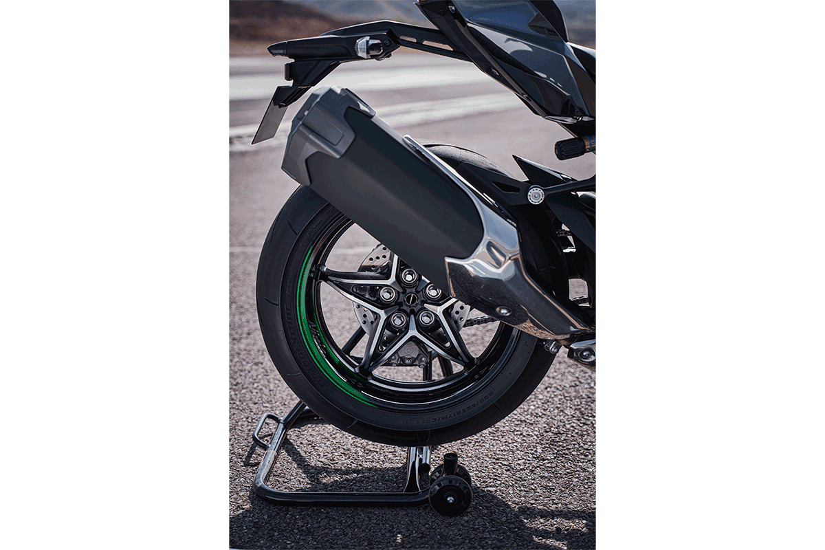 2027 NINJA H2 CARBON