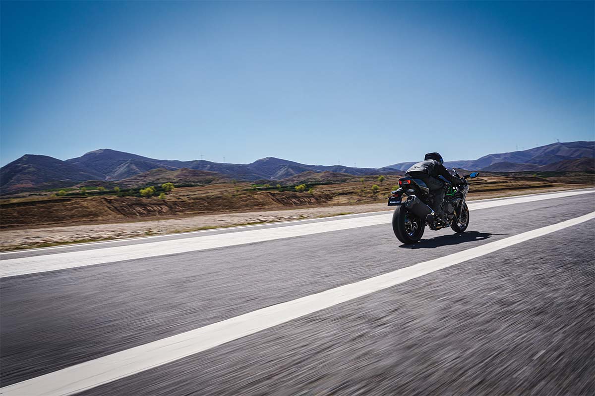 2027 NINJA H2 CARBON