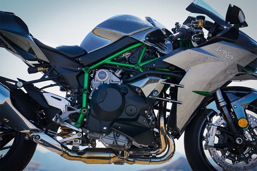 2027 NINJA H2 CARBON