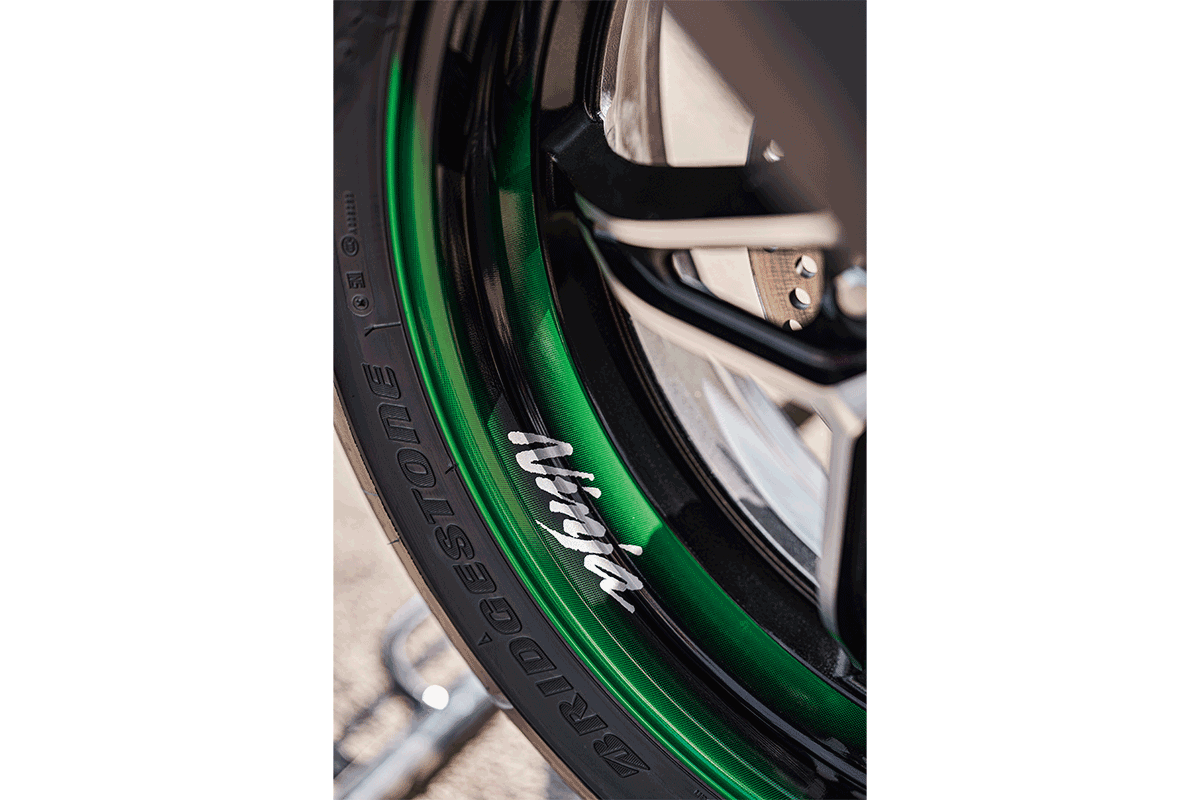 2027 NINJA H2 CARBON
