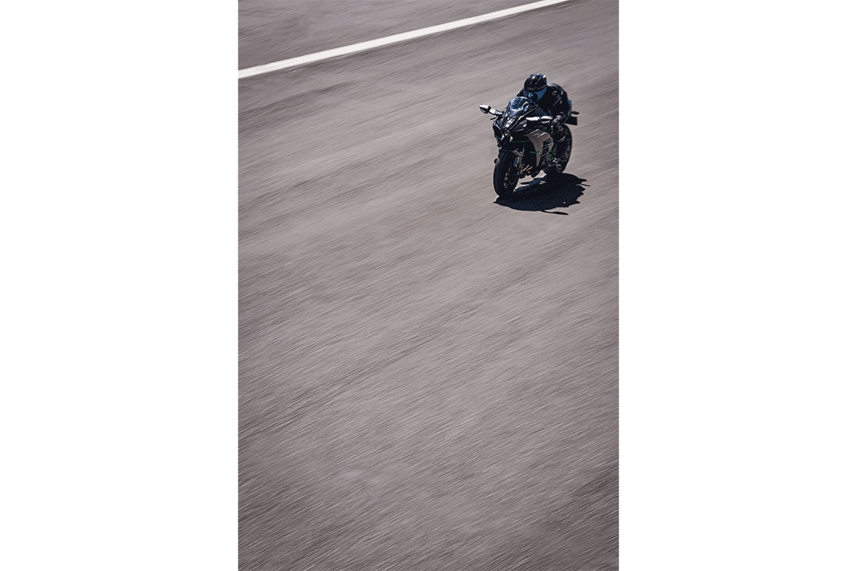 2027 NINJA H2 CARBON