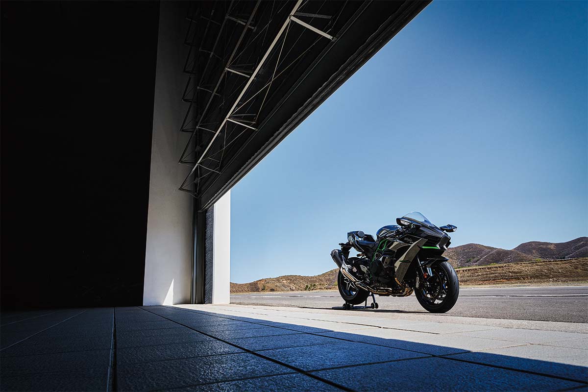 2027 NINJA H2 CARBON