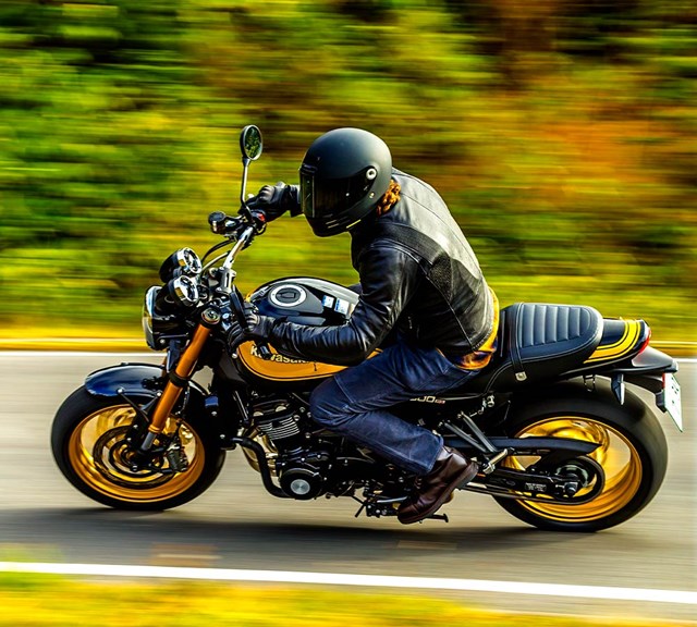Image of 2023 Z900RS R EDITION in action