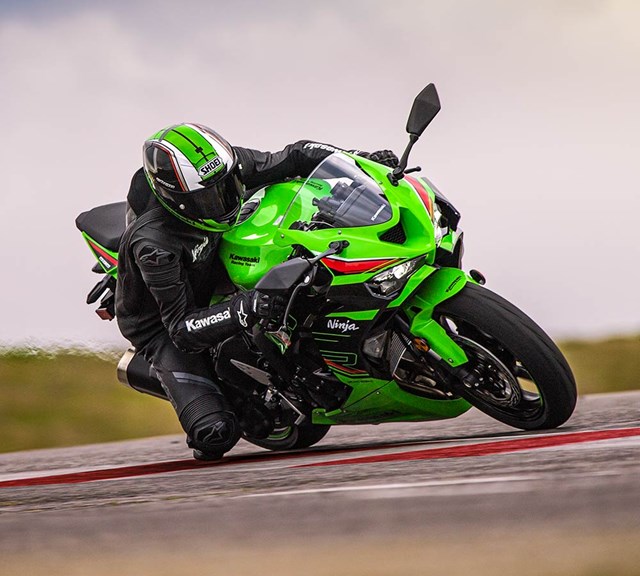 Image of 2025 NINJA ZX-6R KRT EDITION in action