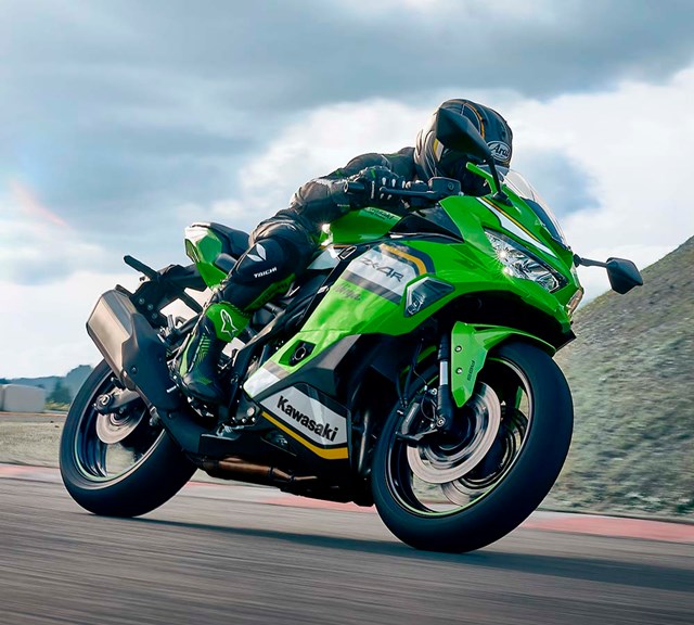 Image of 2025 NINJA ZX-4R SE KRT EDITION in action