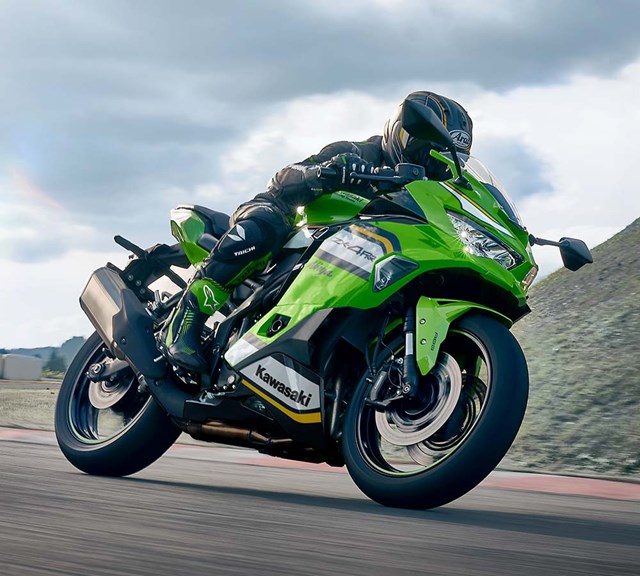 Image of 2025 NINJA ZX-4R SE KRT EDITION in action