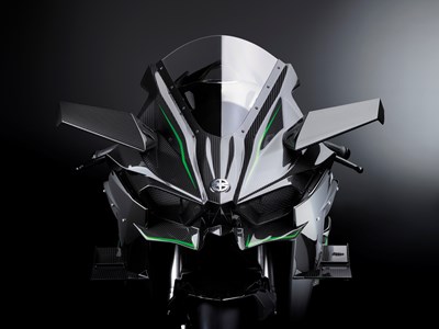 Ninja H2™ facing front with silver mirror paint