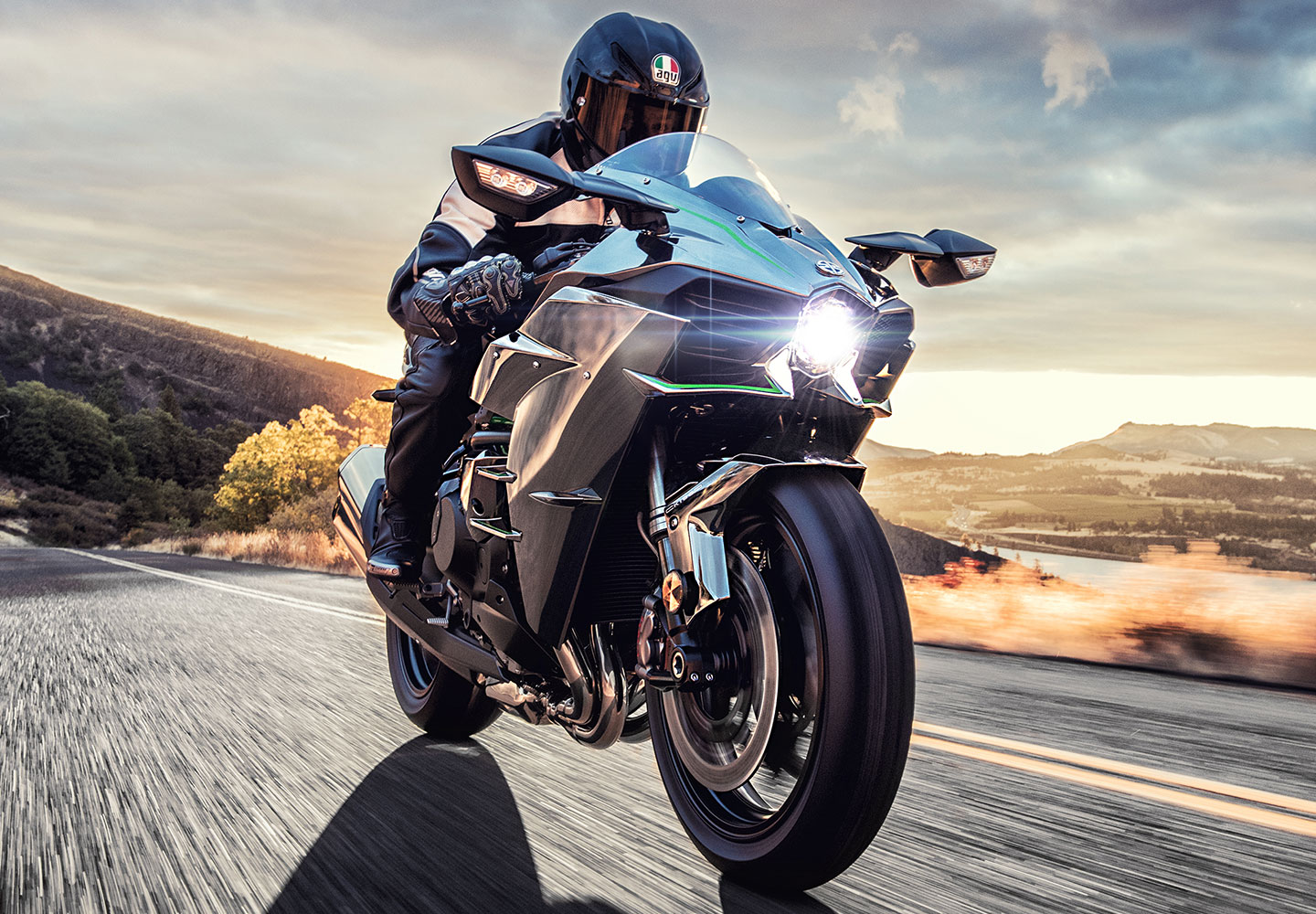 Kawasaki Ninja H2® | Hypersport Motorcycle | Supercharged Power