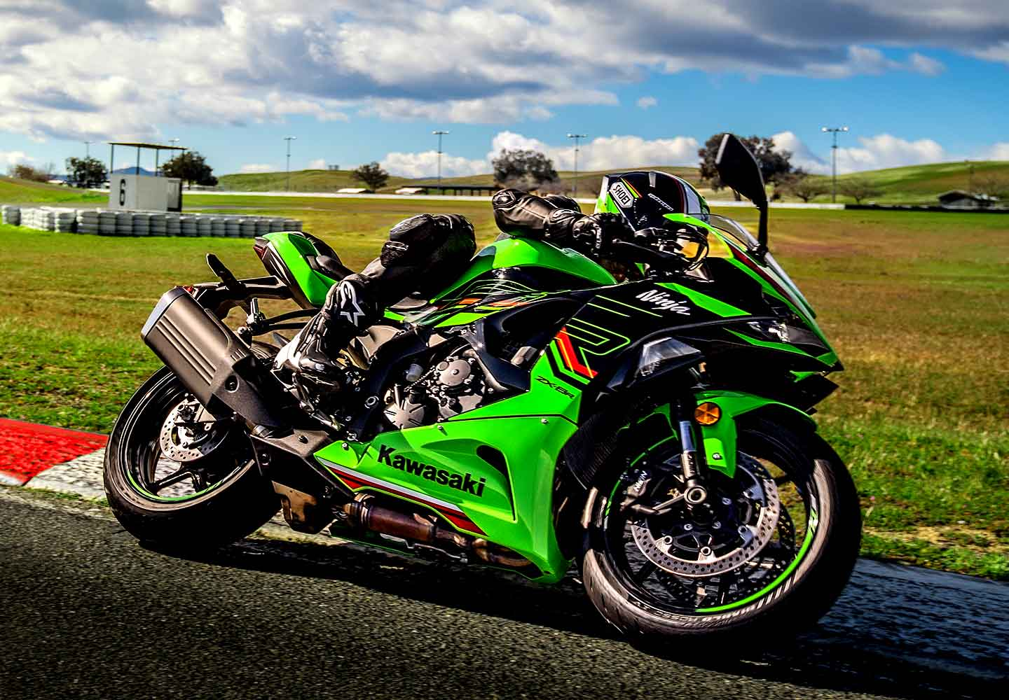 Kawasaki Ninja® ZX™-6R | Motorcycle | Sporty & Versatile