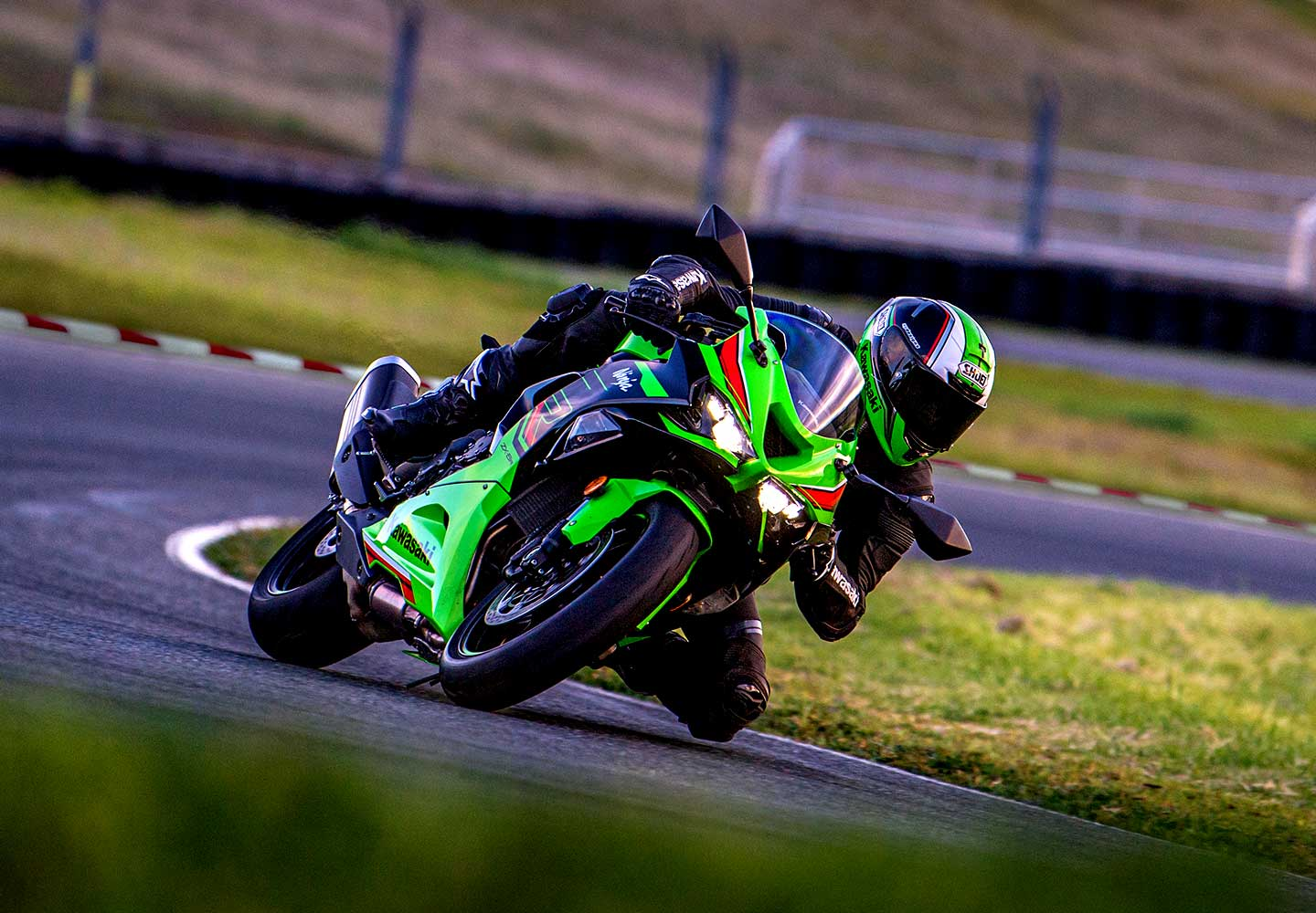 Kawasaki Ninja® ZX™-6R | Motorcycle | Sporty & Versatile