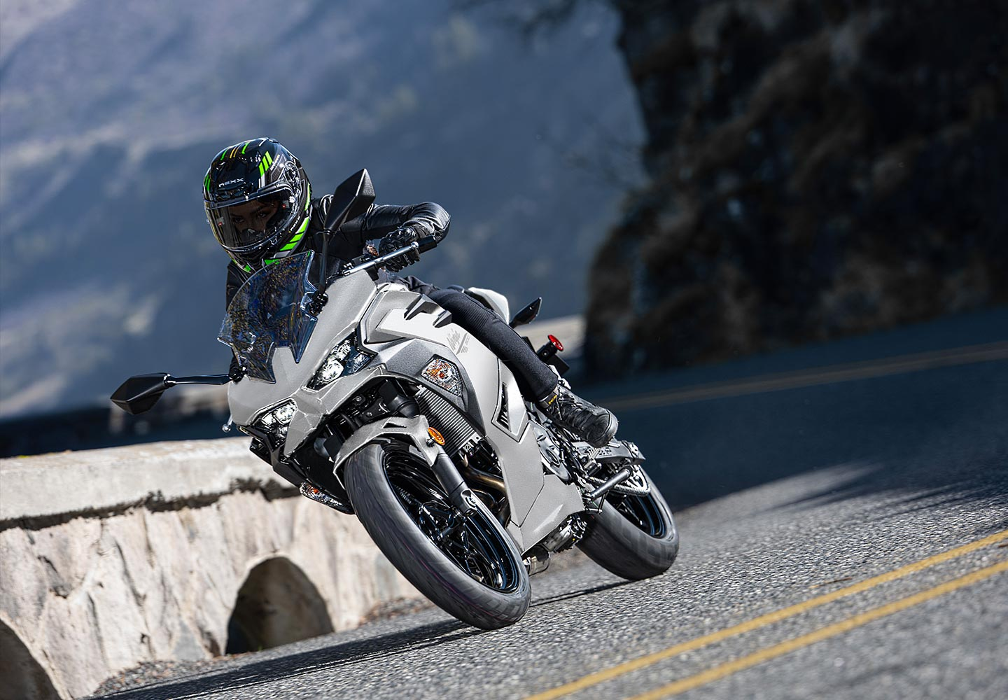 Kawasaki Ninja® 500 | Motorcycle | Approachable Power