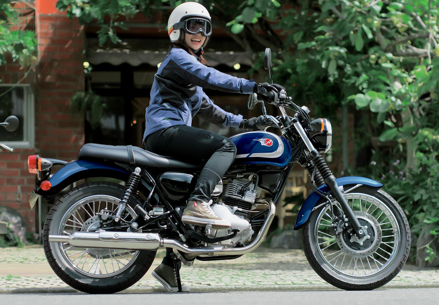 Kawasaki W230 | Retro Modern Motorcycle | Original Icon