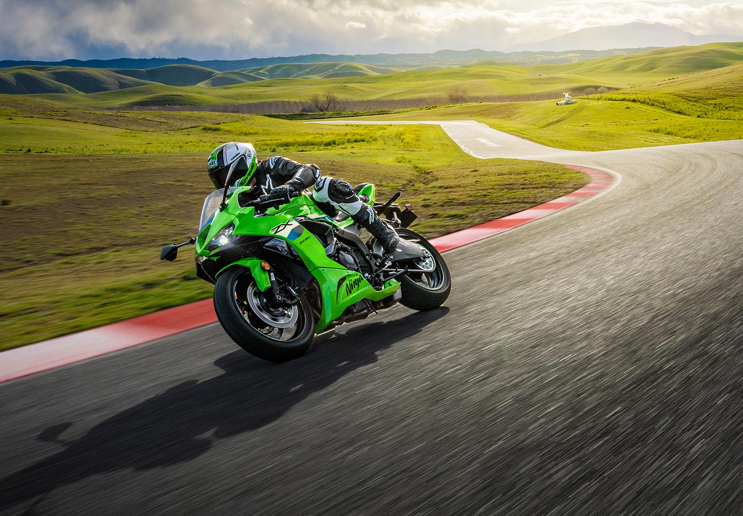 Kawasaki Ninja® ZX™-6R | Motorcycle | Sporty & Versatile