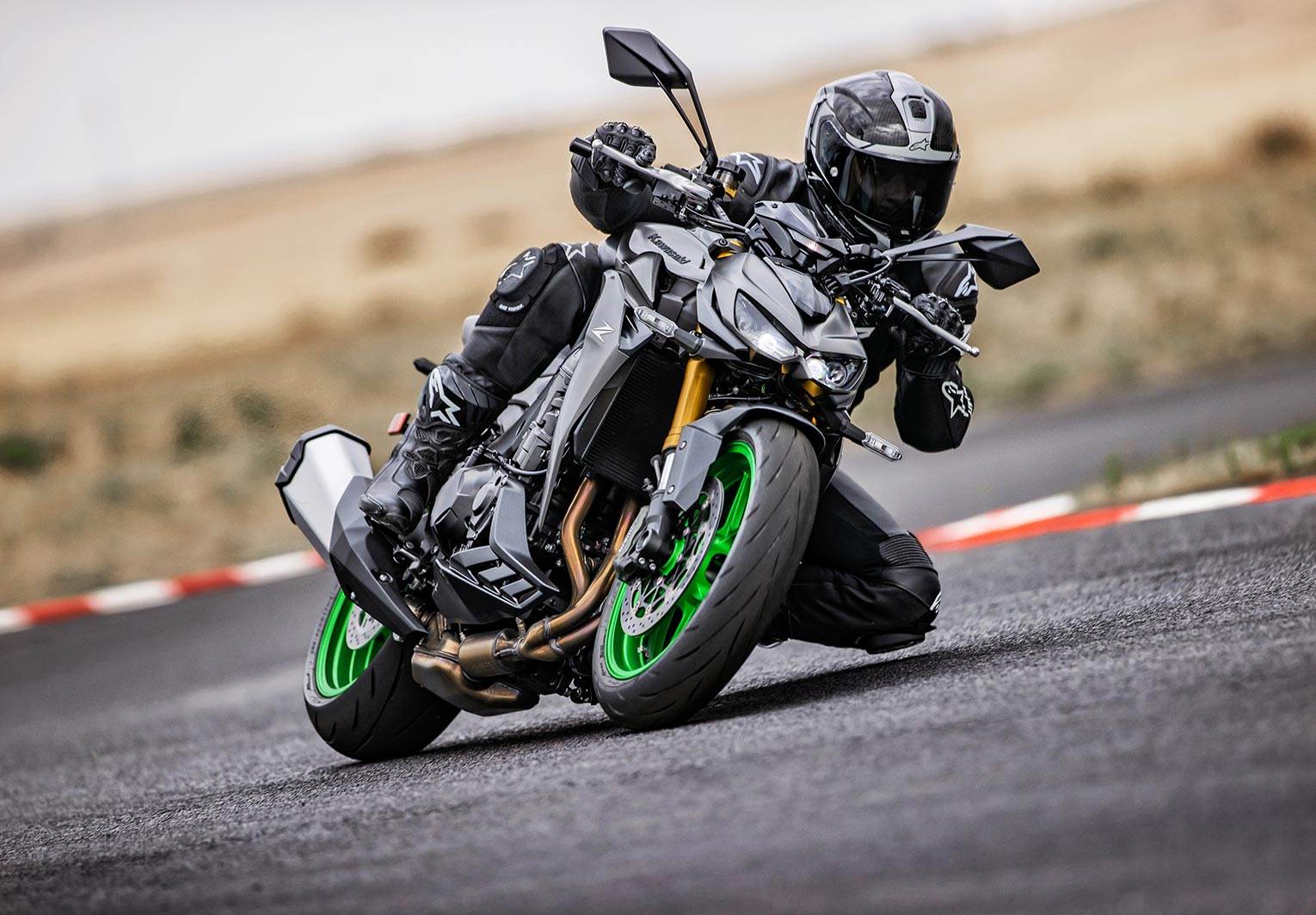 Kawasaki Z1100 | Supernaked Motorcycle | Sugomi™ awakens