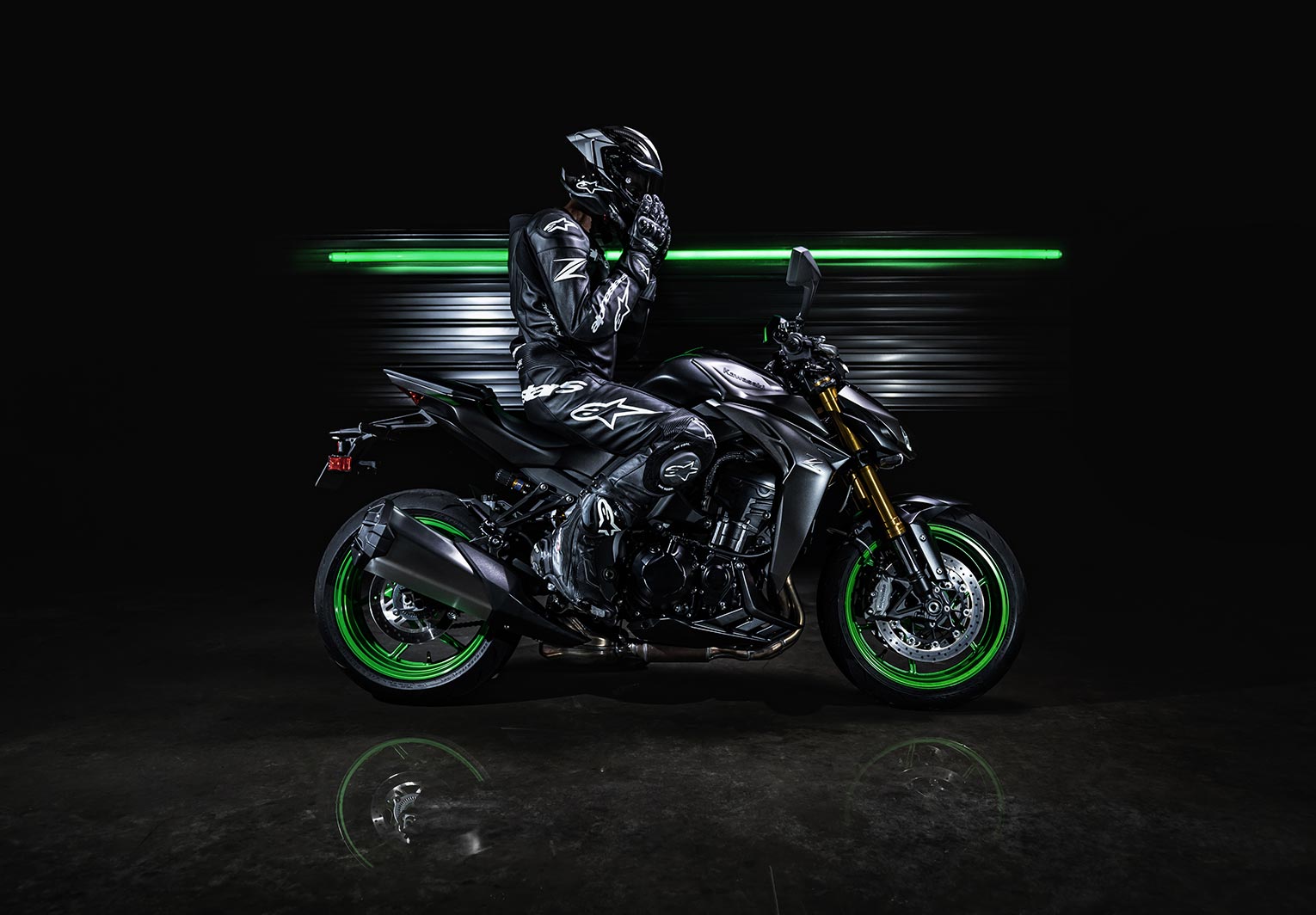 Kawasaki Z1100 | Supernaked Motorcycle | Sugomi™ awakens