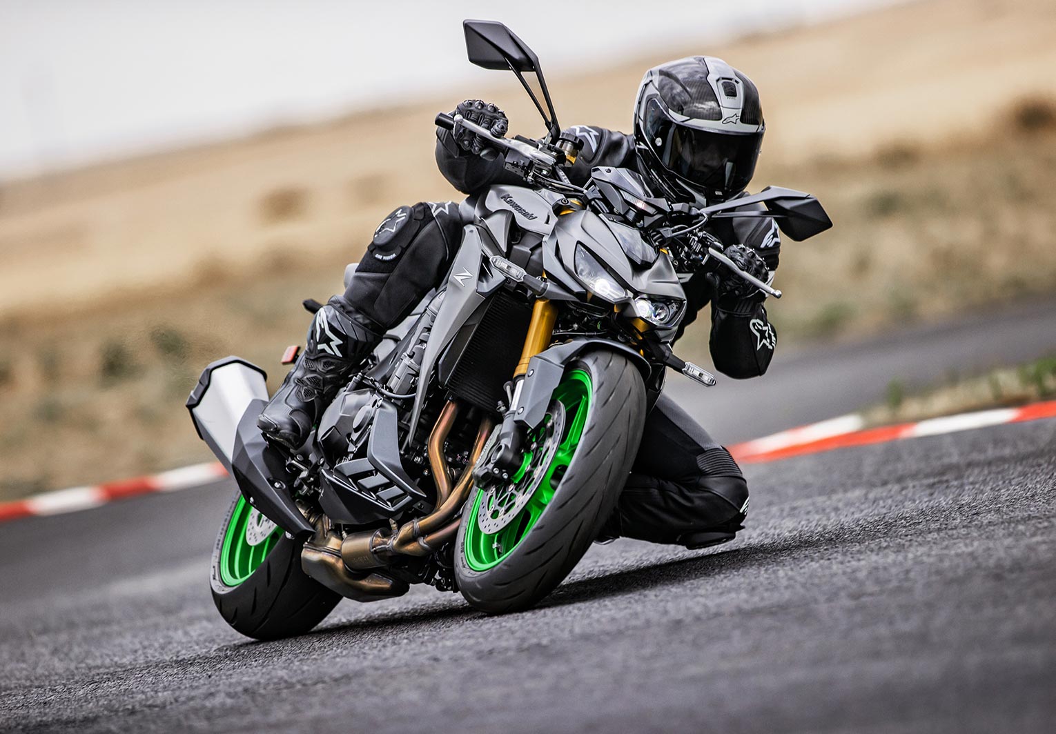 Kawasaki Z1100 | Supernaked Motorcycle | Sugomi™ awakens