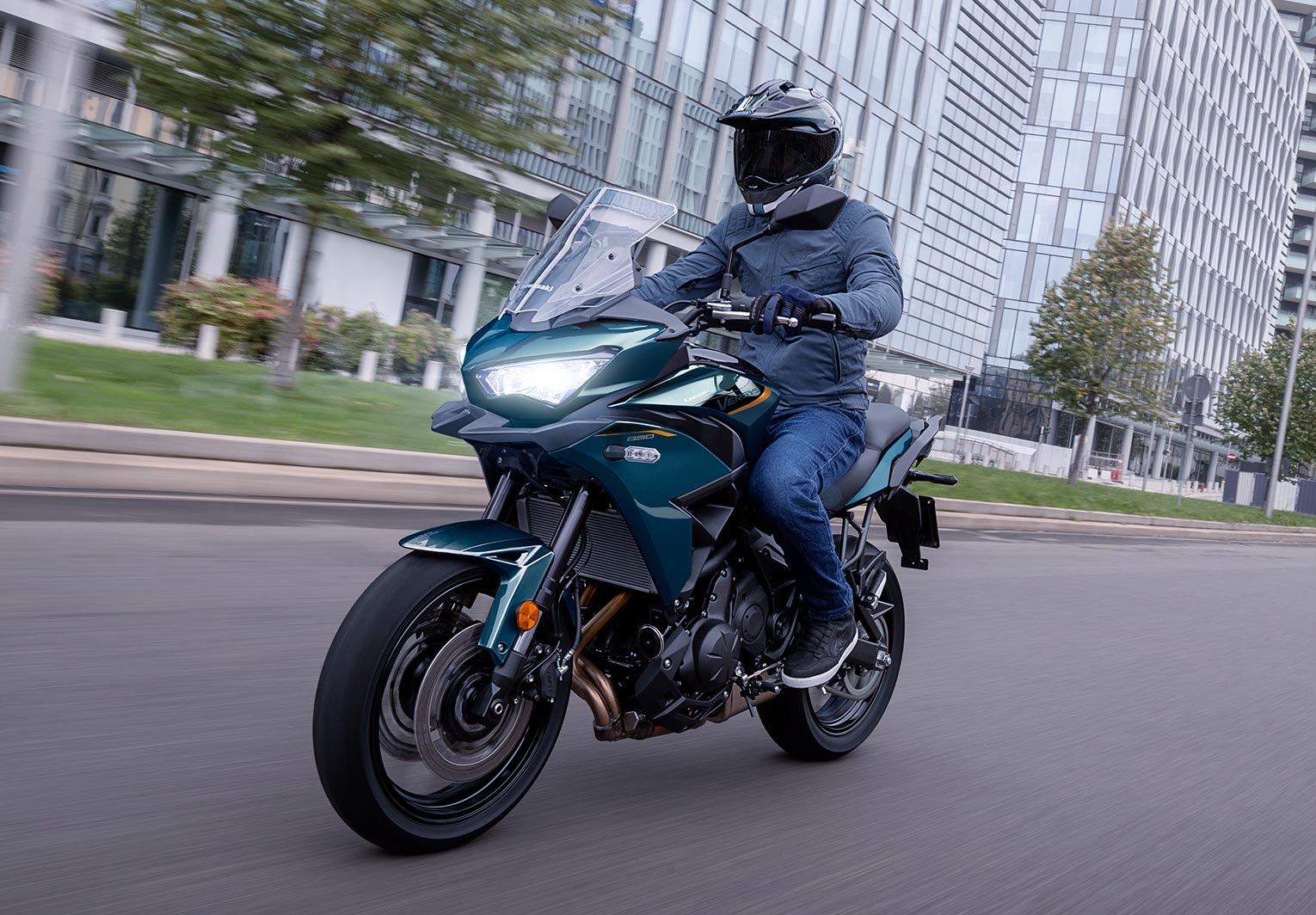 Kawasaki Versys® 650 | Touring Motorcycle | Versatile Performance