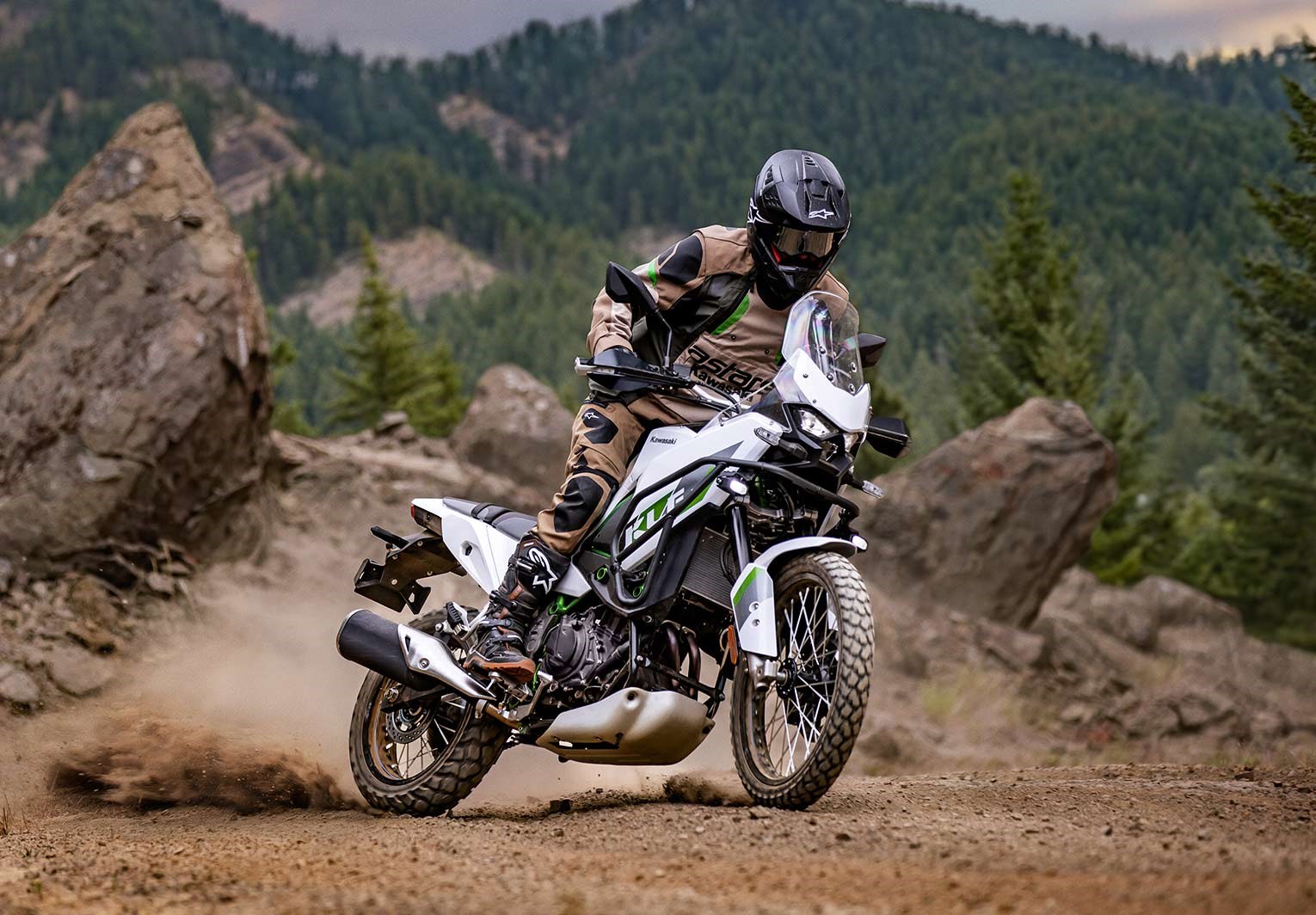 RALLY-INSPIRED STYLING