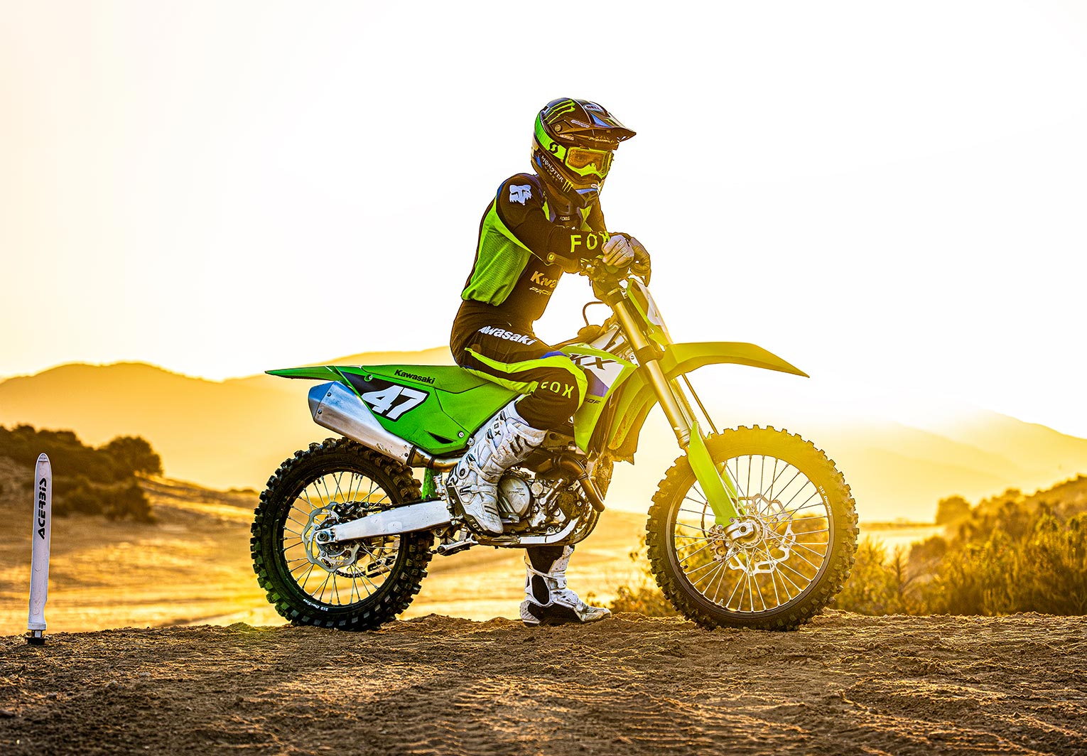 Motocross Bike | 250cc Dirt Bike | Kawasaki KX™250F