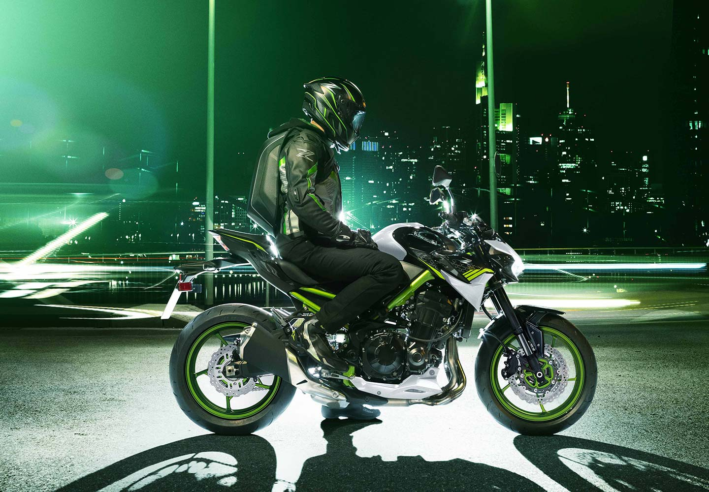 Kawasaki Z900 | Naked Motorcycle | Superb Power & Handling